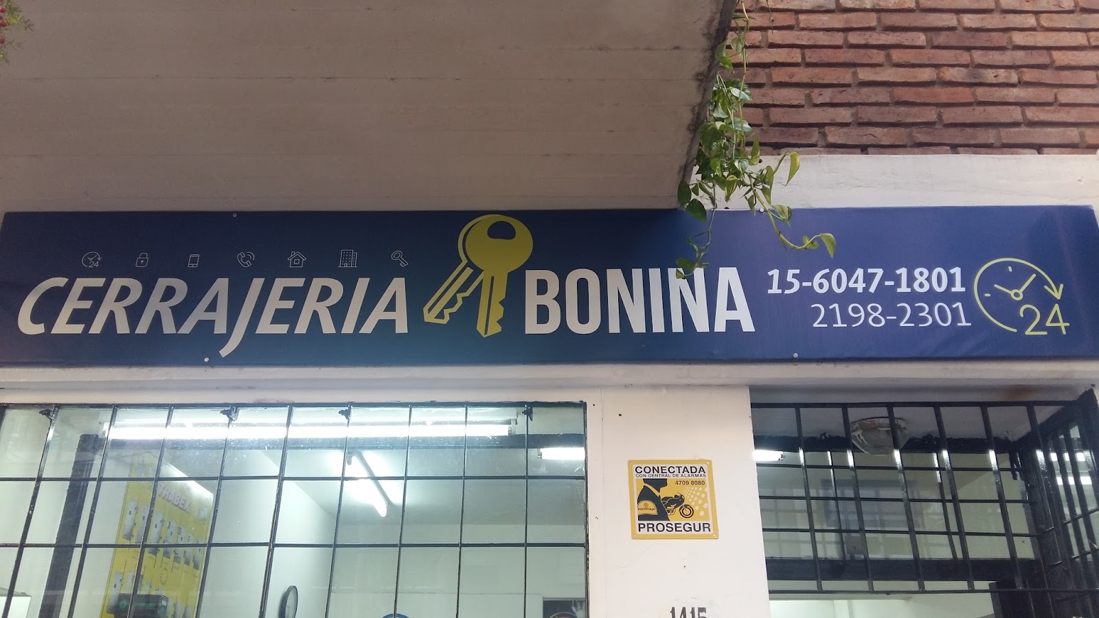 Frente de Cerrajería Bonina